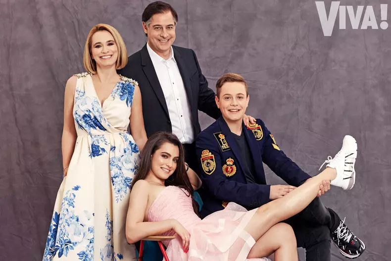 Andreea Esca si familia in revista VIVA