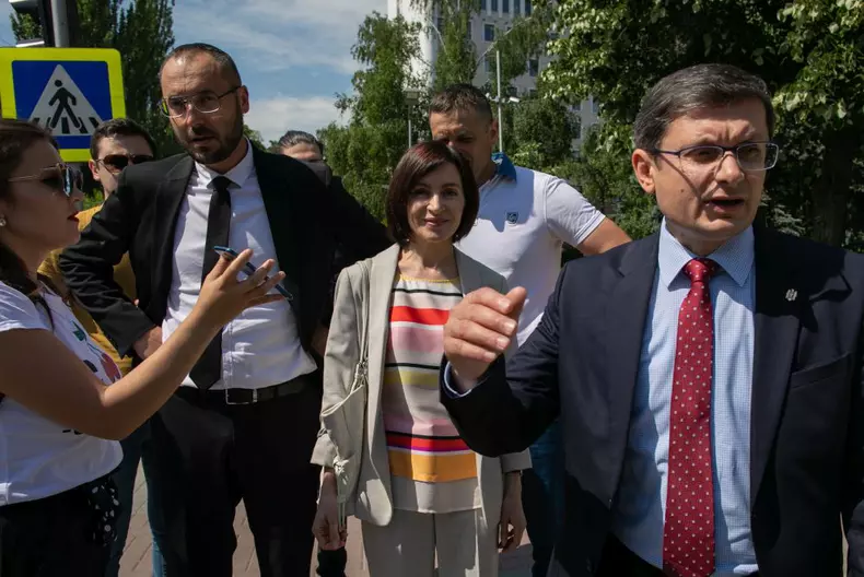 maia sandu parlament (6)