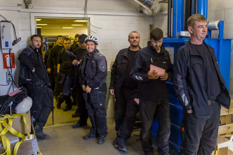 292022-08-11-16-59-53-s-1