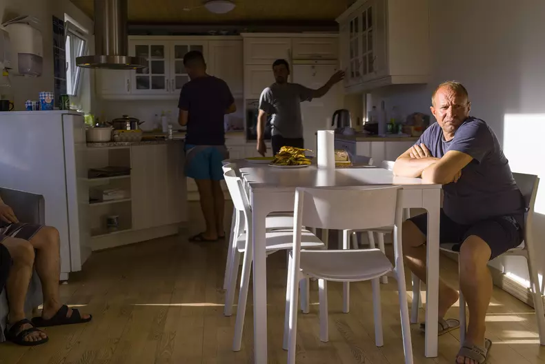 Marius a pus masa pentru el și colegii lui, Skagen, Danemarca