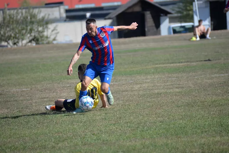 fotbalist roberto ayza 02 foto acs speed academy pitesti