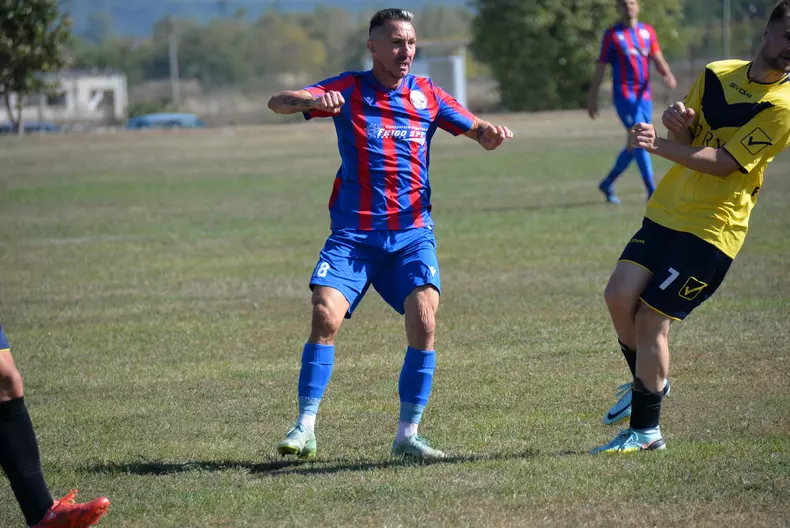 fotbalist roberto ayza 03 foto acs speed academy pitesti