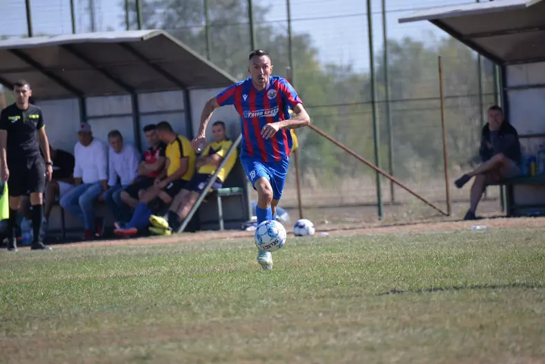 fotbalist roberto ayza 04 foto acs speed academy pitesti