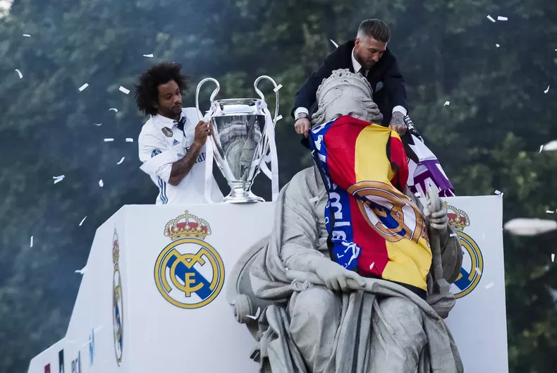 Winning Real Madrid team return to Madrid