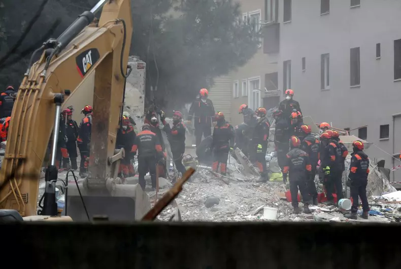 Building collapse in Istanbul