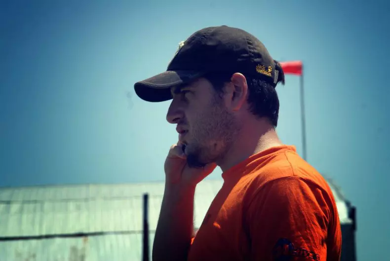 Înnebunești, dacă stai prea mult aici. Cei tineri nu stau prea mult