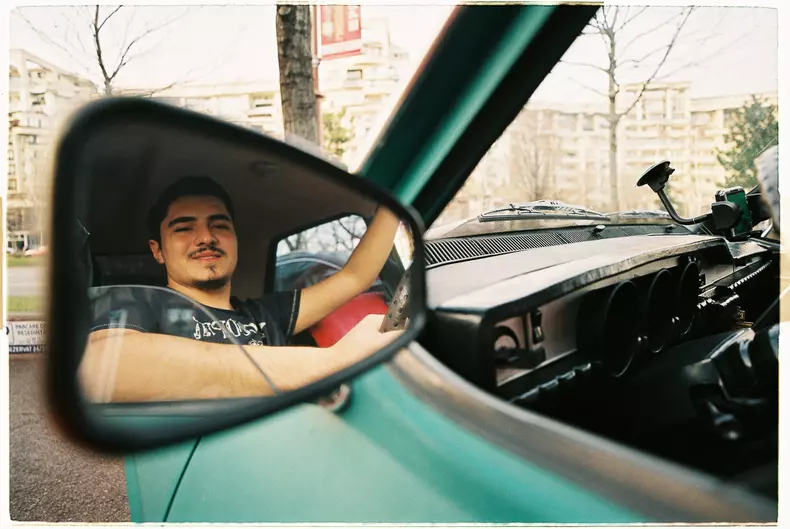 “Când am luat-o, avea 10.599 de kilometri la bord. S-ar putea să mai fie un 1 în față, dar nu-l arată că nu-s decât cinci cifre, nu șase.”