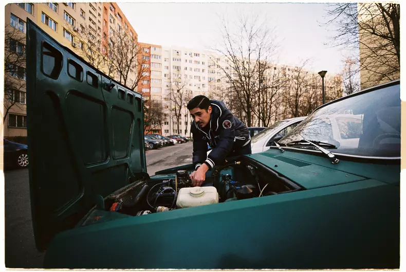 “Eu inainte să mă urc în ea mă uit la fluide. Să văd dacă n-a pierdut antigelul, lichidul de frână și, mai ales, uleiul.” - Andrei