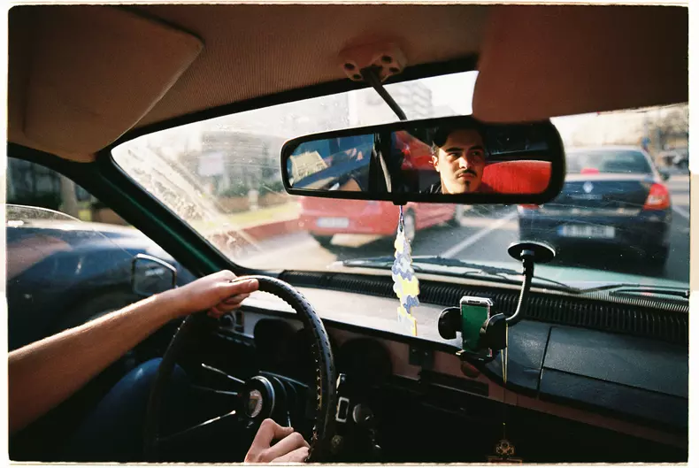 “Majoritatea oamenilor au drag de mine, mă lasă să mă bag în față, îmi fac cu mâna. Există și oameni care se enervează că merg încet. Nu toți oamenii știu să aprecieze cum e să conduci o mașină veche.” - Andrei