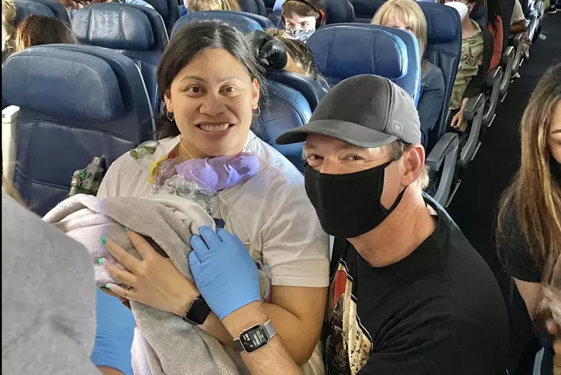 Naștere în avion FOTO: twitter/Hawaii Pacific Health