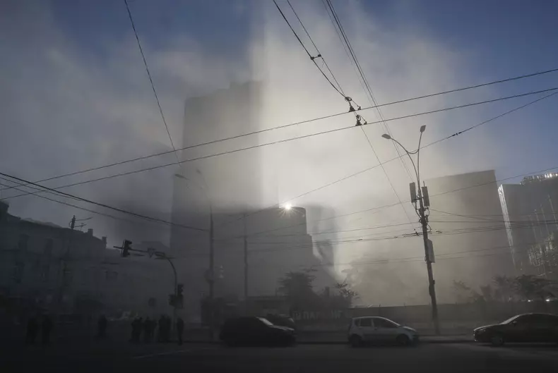 Several explosions hit the Ukrainian capital Kyiv