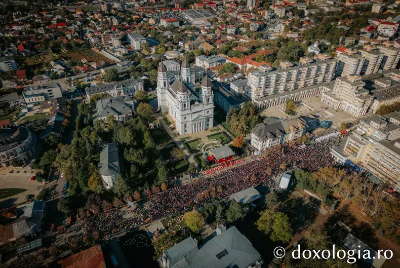 Sf. Parascheva 62747350_987413836761323_8149851944536985330_n