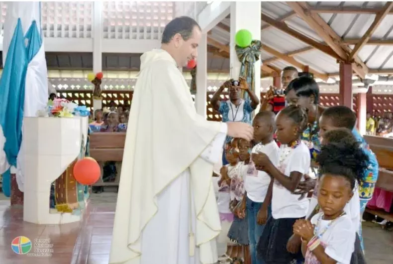 iasi preot in africa__