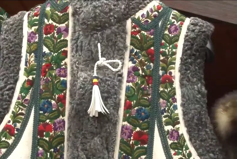 Bundița bucovineană, decorată cu mărgele (2)