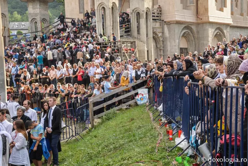 slujba de Sfânta Maria la Mânăstirea Nicula