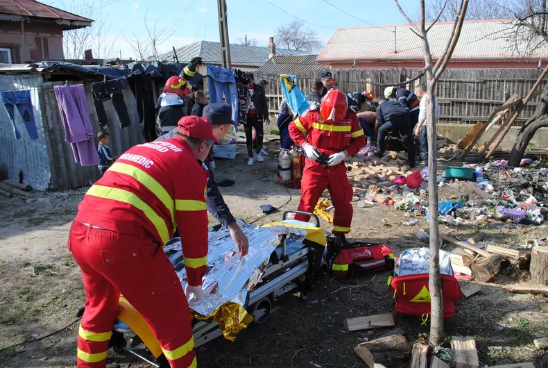 Un băiețel a căzut într-o fostă septică în Călărași (2)