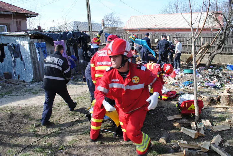 Un băiețel a căzut într-o fostă septică în Călărași (3)