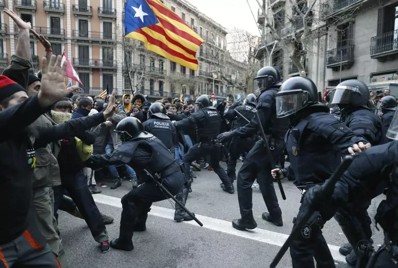 Protests against detention of Carles Puigdemont