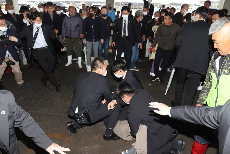 Explosion Heard Before Japanese PM's Speech