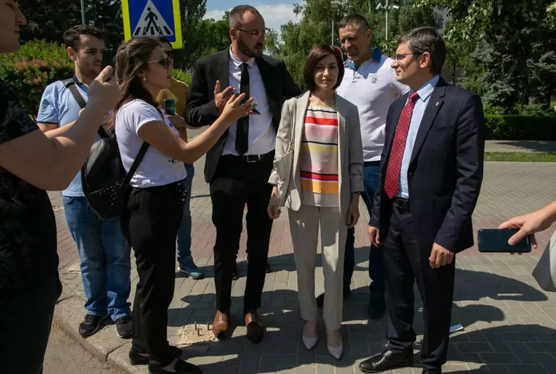 maia sandu parlament (3)