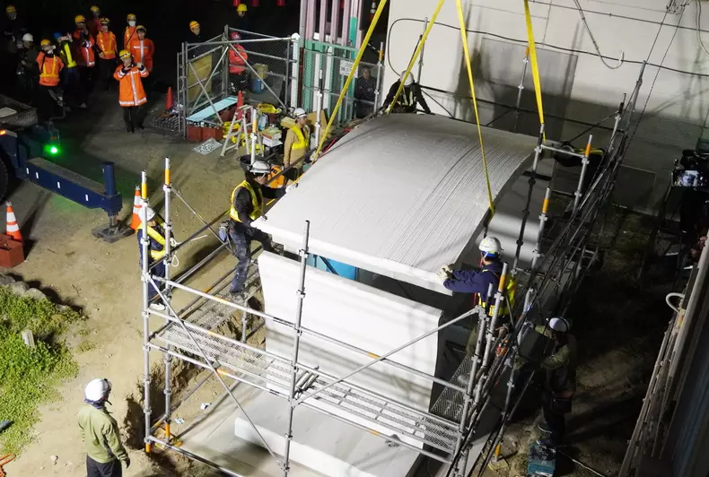 JR West Builds Station Building Using 3D Printer