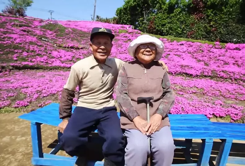 A Husband Spent Two Years Planting Thousands Of Flowers For His Blind Wife To Smell