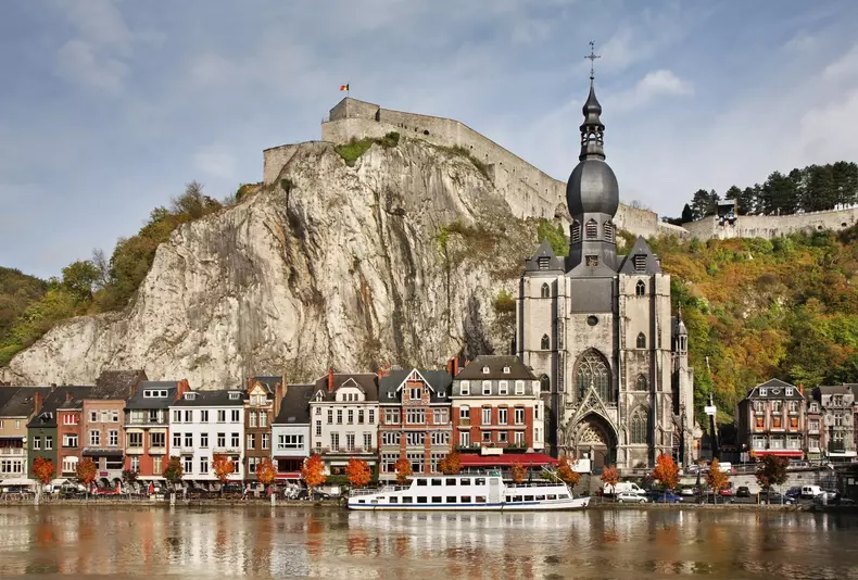 Collegiate,Church,Of,Notre,Dame,And,Citadel,In,Dinant.,Belgique