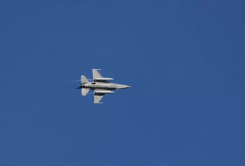 F-16 5