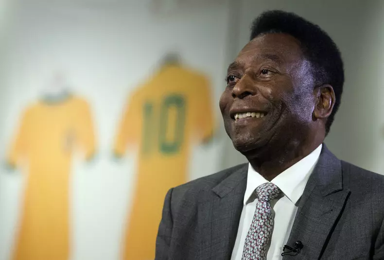 Pele attends preview of auction of 'Pele: The Collections'