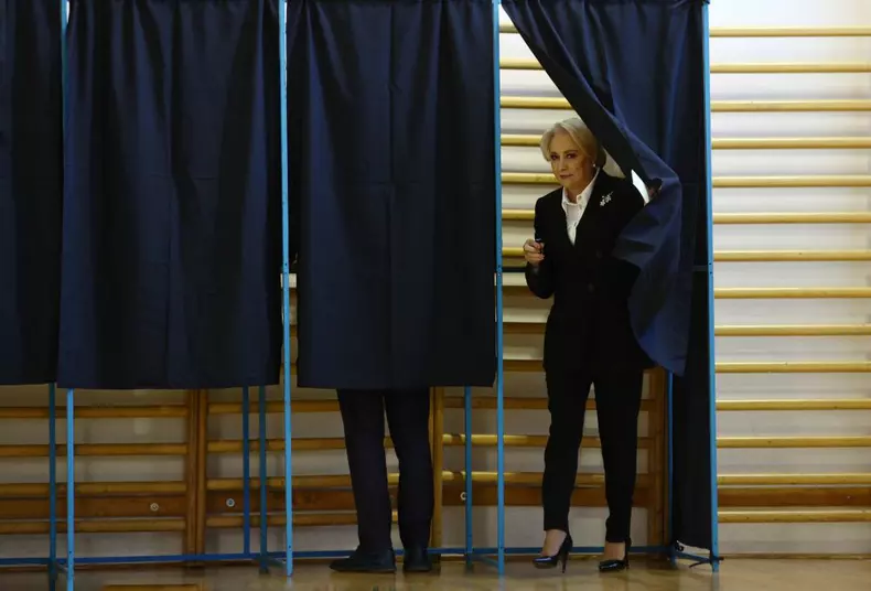 Viorica Dancila a votat la referendumum pentru redefinirea familiei (5)