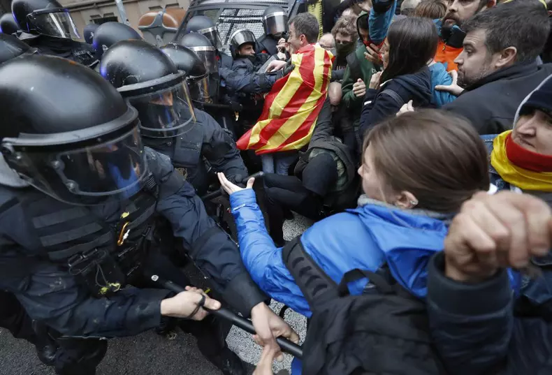 Protests against detention of Carles Puigdemont