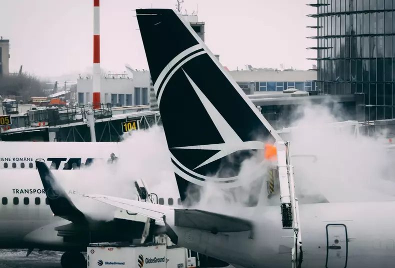 aeroport-otopeni-iarna-ninge-3