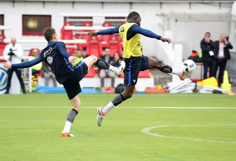 160520015938_reprise-sissoko-koscielny