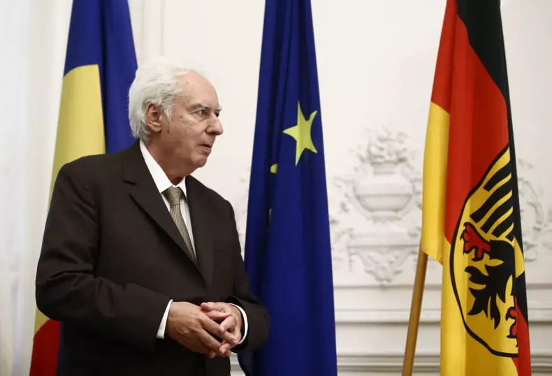 lucian boia decorat foro vlad chirea (9)