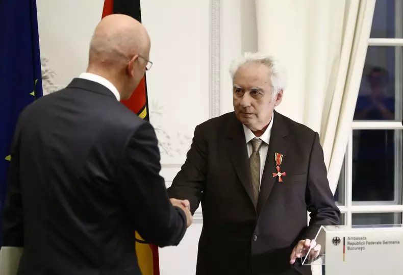 lucian boia decorat foro vlad chirea (18)