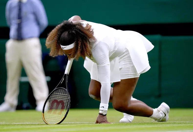 serena williams cade pe teren la wimbledon