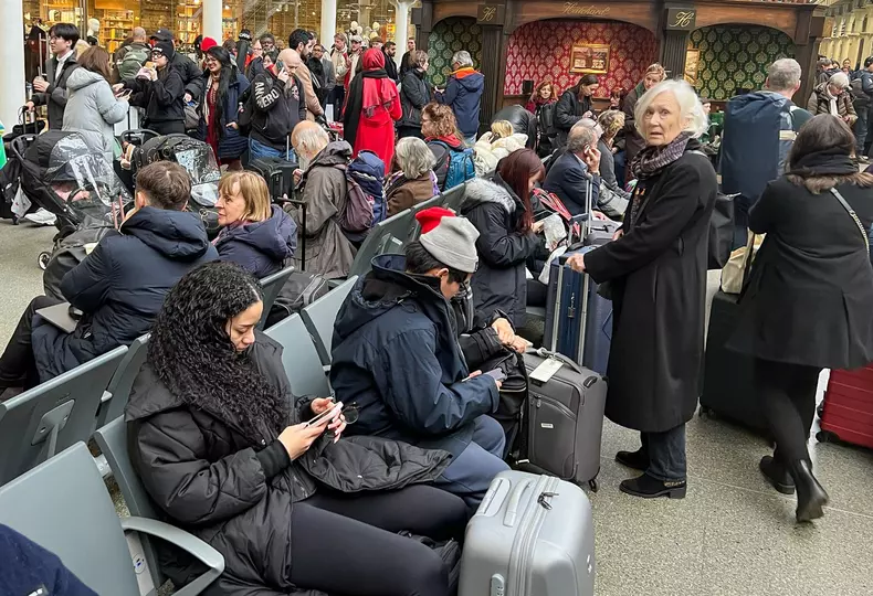 Overcrowding at London St Pancras International station, London, UK - 21 Dec 2023