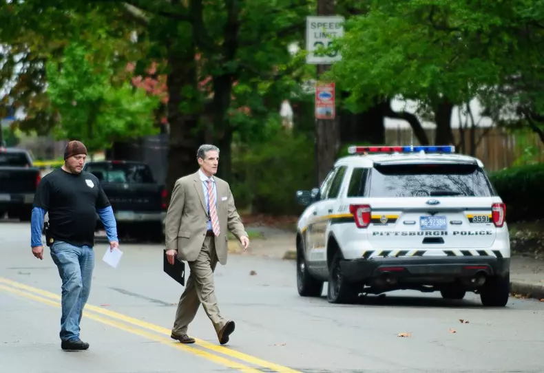 atac armat la o sinagogă din Pittsburgh