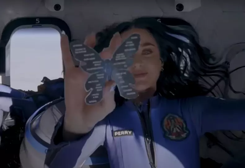 katy perry in spatiu 3