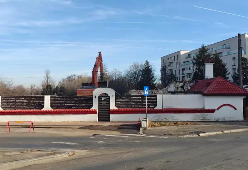 Restaurantul „Doi Cocoși” din Sectorul 1 este istorie. Buldozerele l-au demolat. Foto: Libertatea