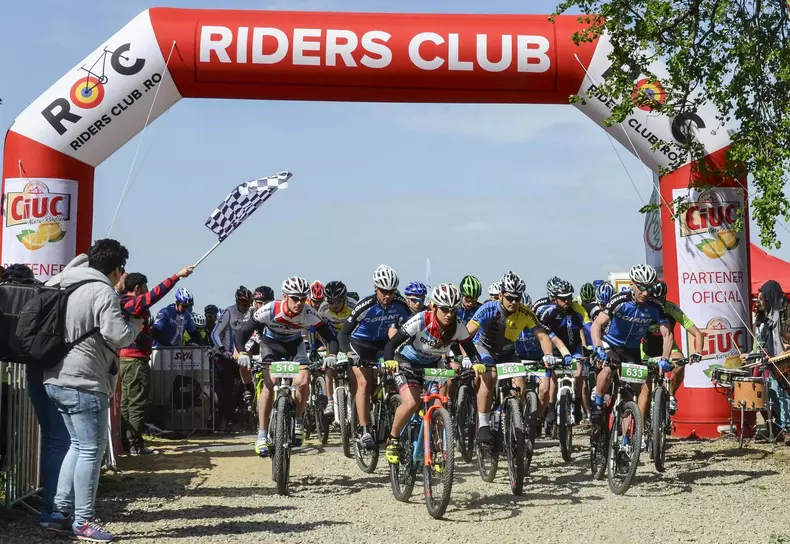 Riders-Club_start-.jpg