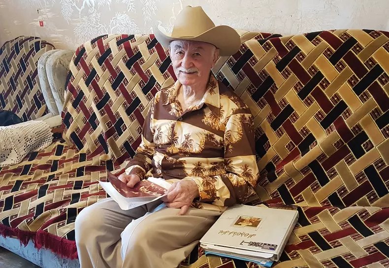 acrobat-gabriel-mosoianu