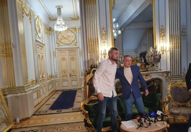 Gigi Becali palat (2)