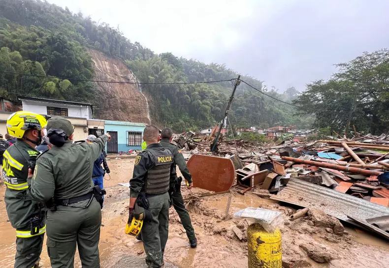 Six people die in a landslide in central Colombia