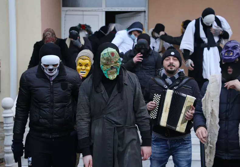 julamina-obicei Boboteaza aromani