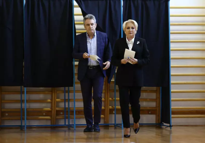 Viorica Dancila a votat la referendumum pentru redefinirea familiei (7)