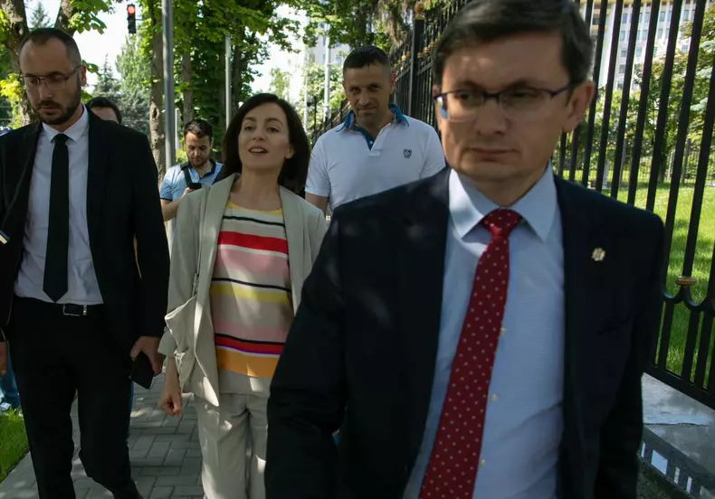 maia sandu parlament (8)