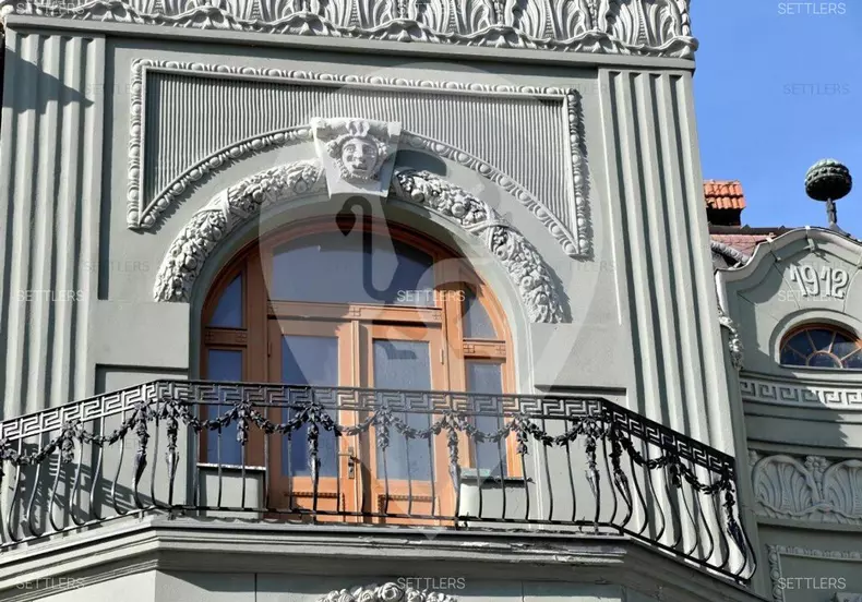 balcon cladire istorica brasov
