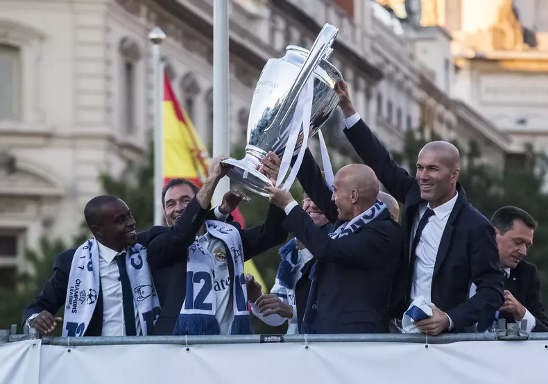 Winning Real Madrid team return to Madrid
