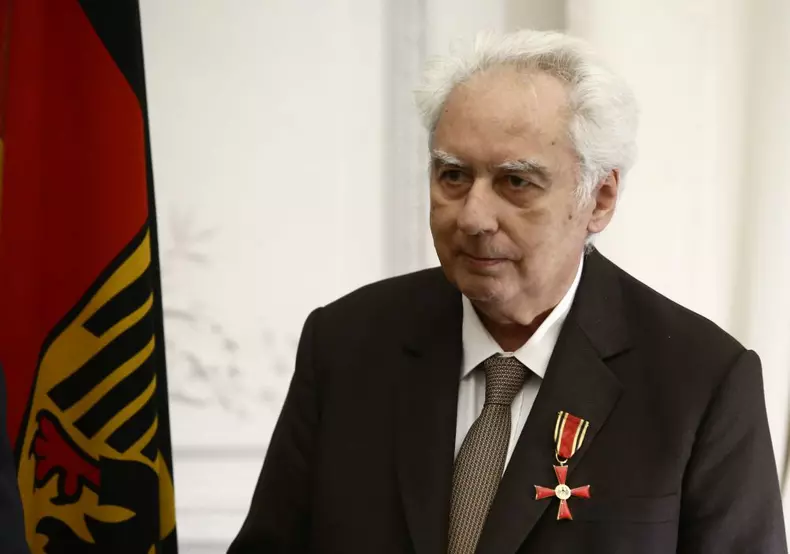 lucian boia decorat foro vlad chirea (1)